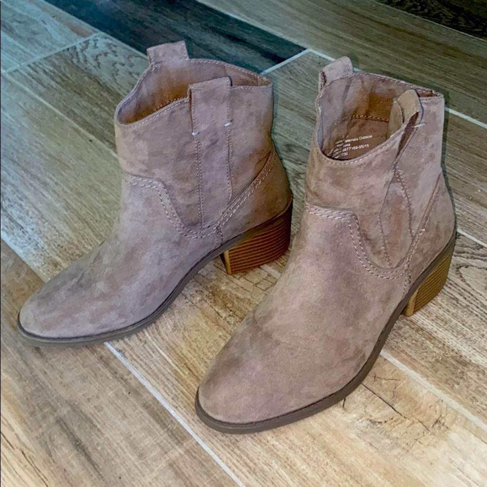 Merona Sz 8 Ankle Boots light Tan Faux Suede